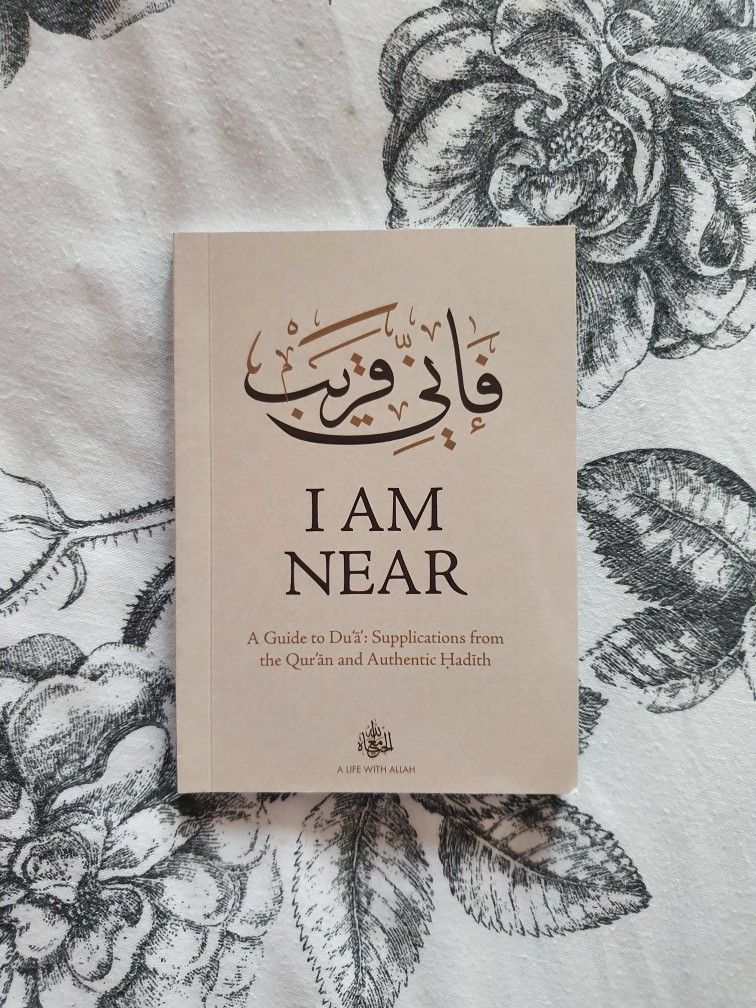 I AM NEAR: A Guide to Du?a: Supplications From The Quran And Authentic Hadith by UMMAH WELFARE TRUST
